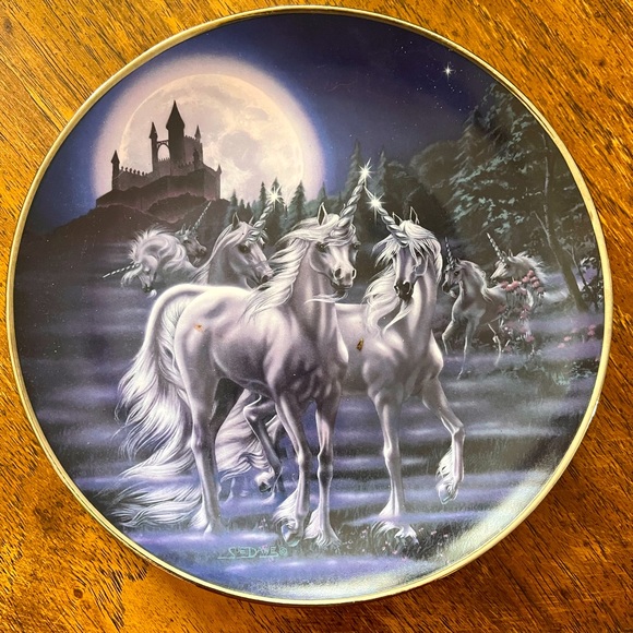 Vintage Royal Doulton “Gathering of the Unicorns” $40 - Picture 1 of 4